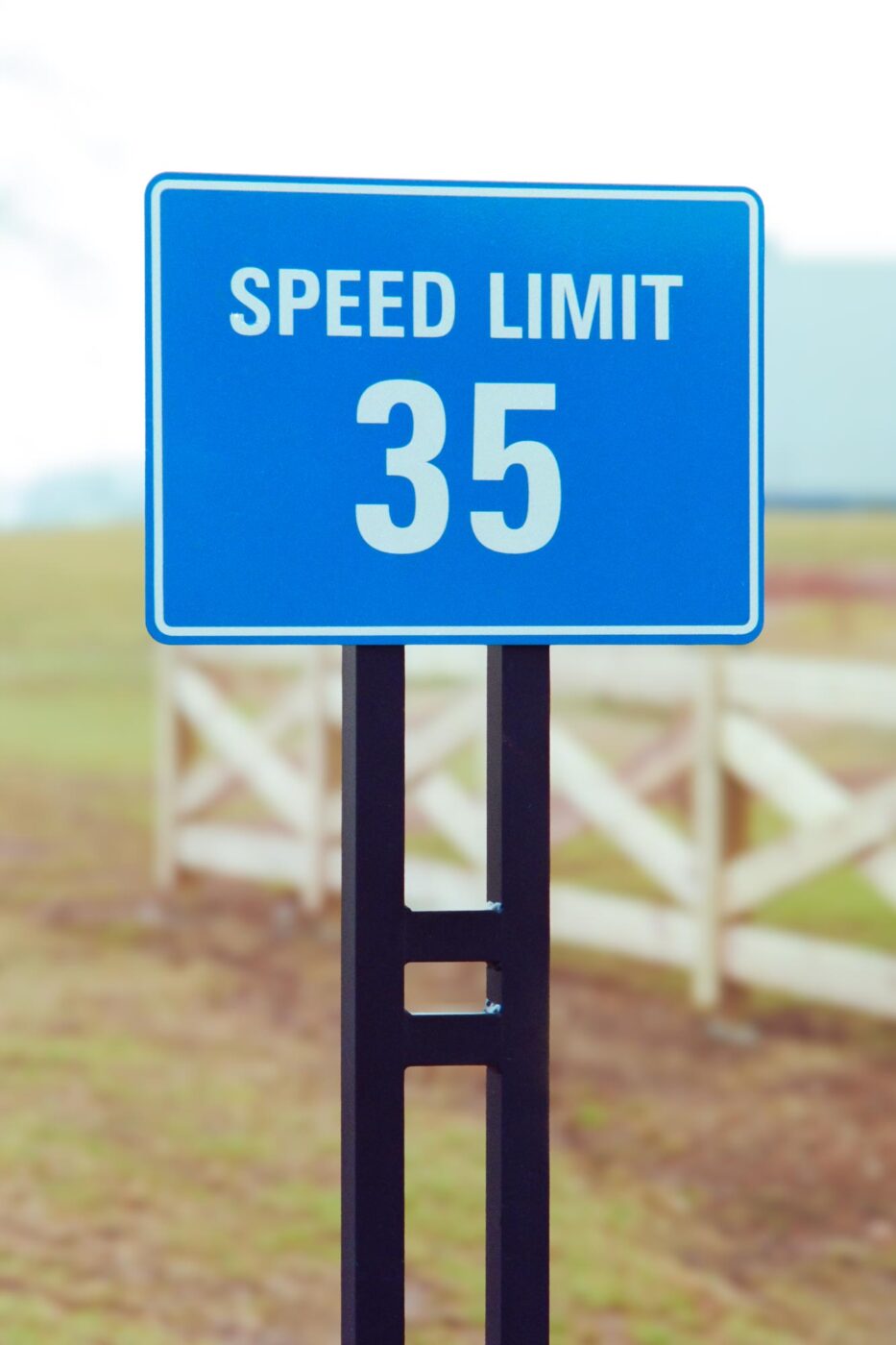 Valley Oak Commerce Complex park speed limit sign