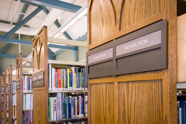 Bookshelf end signs for non-fiction books